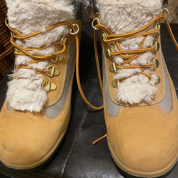 Perfect winter timberlands. Almost new. - Picture 2 of 3